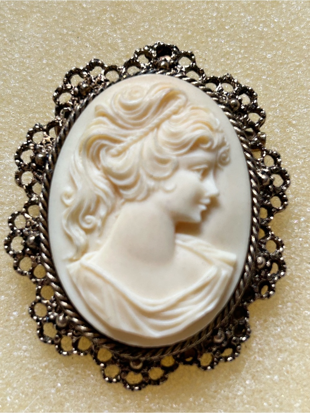 Vintage Style Cream Cameo Brooch Pendant
